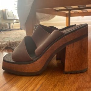 Brown mules